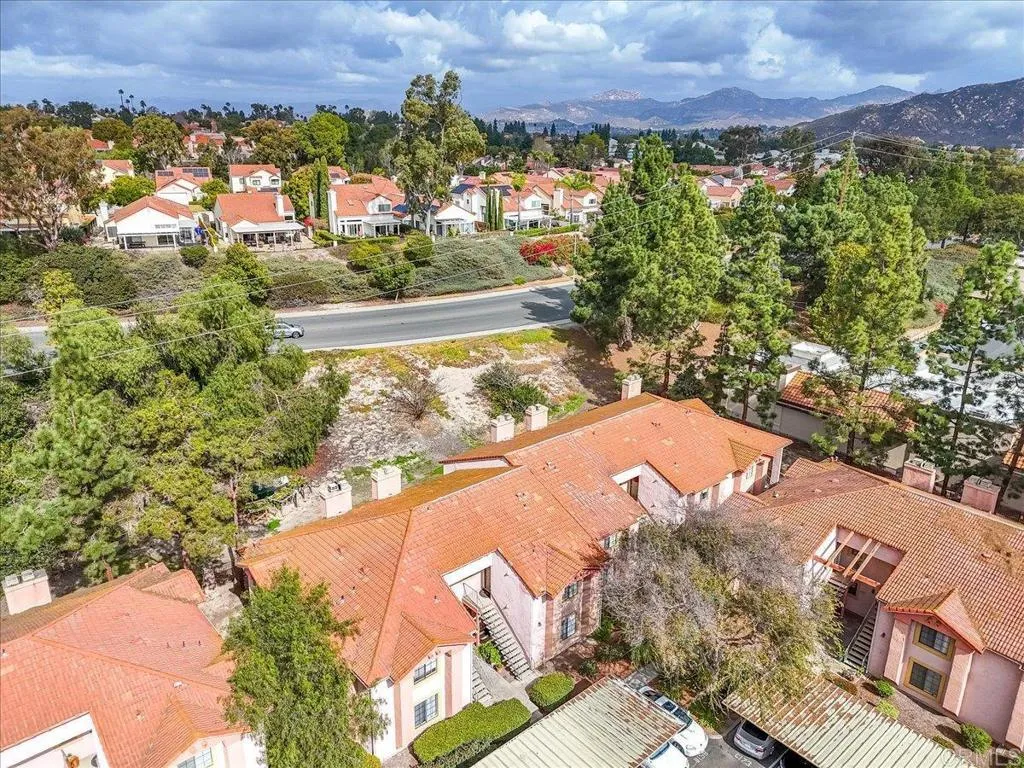 https://cdn.realtyfeed.com/cdn/127/306529941/690bd9c0946fb8dc6975e92abd31ad0d.webp