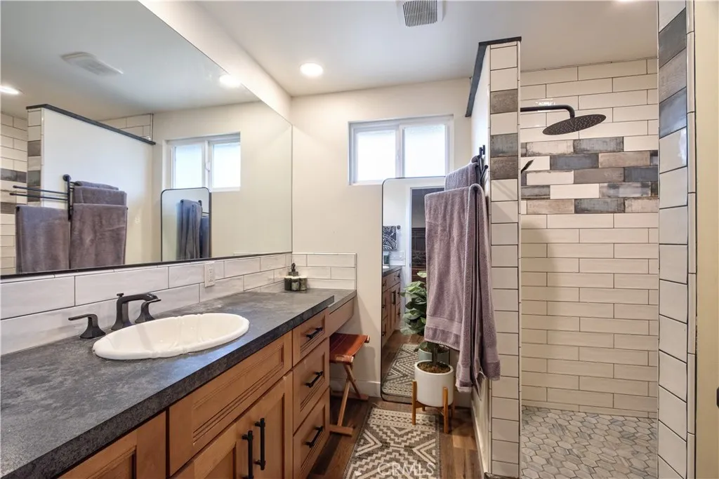 https://cdn.realtyfeed.com/cdn/127/306529946/6ad0f2217d53a0e5a89605a90d90b6ce.webp