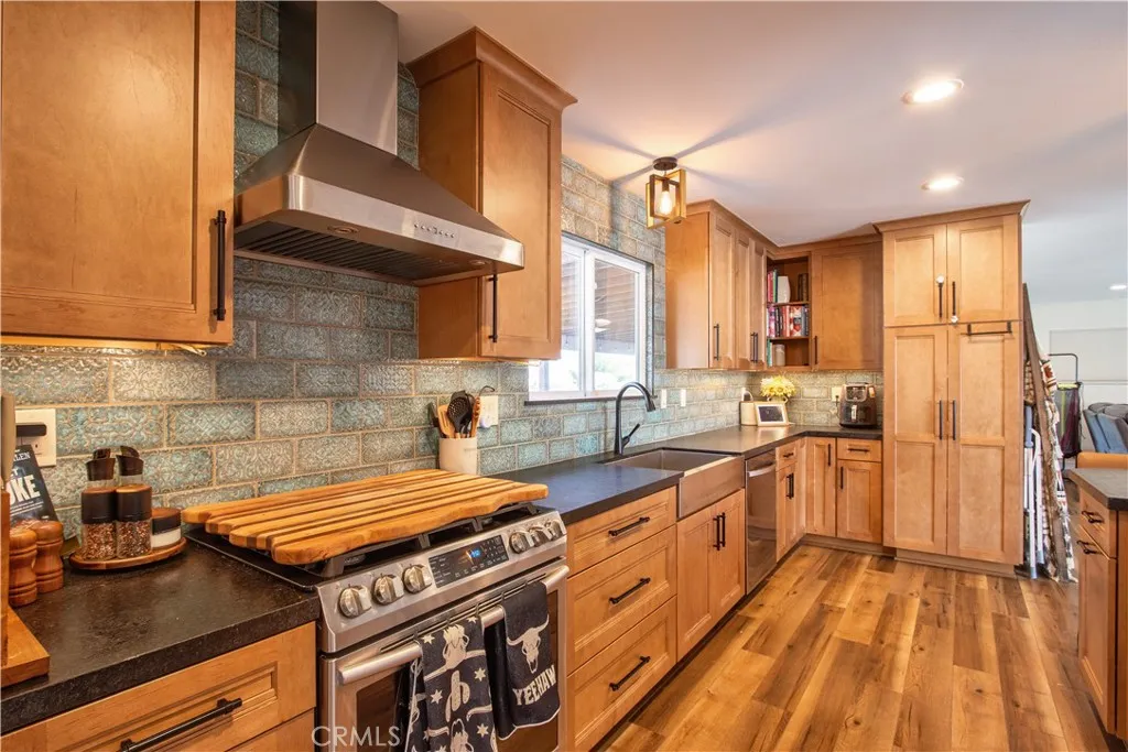 https://cdn.realtyfeed.com/cdn/127/306529946/a15c6d33fc6c026f65bef45f198bdb93.webp