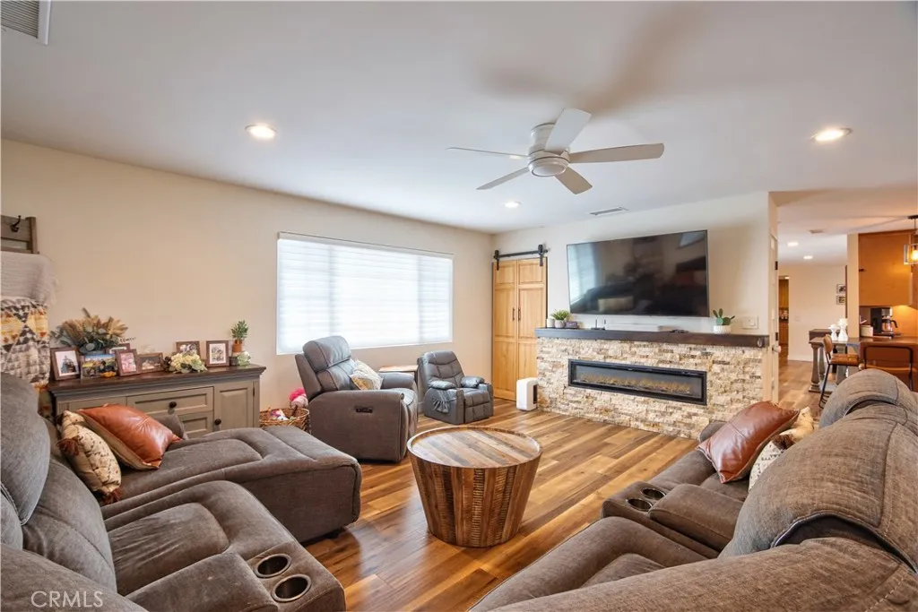 https://cdn.realtyfeed.com/cdn/127/306529946/bbed8a67cd6ffaa50cff9f666eddb160.webp