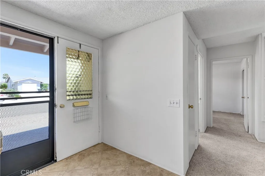 https://cdn.realtyfeed.com/cdn/127/306529950/b5a5c2d18bf8adcb20080c8d709a201b.webp