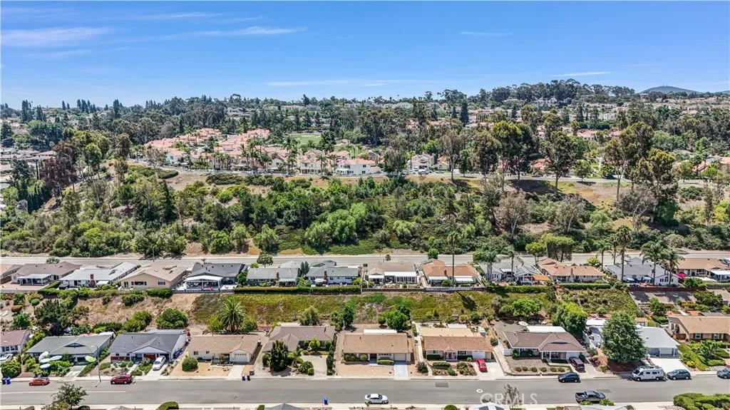 https://cdn.realtyfeed.com/cdn/127/306529950/de9d61bbbf3609621c81d58325ea7163.webp
