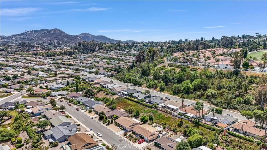 https://cdn.realtyfeed.com/cdn/127/306529950/ee21c2a8da73b3a8b3d8ccbe83f95b3f.webp
