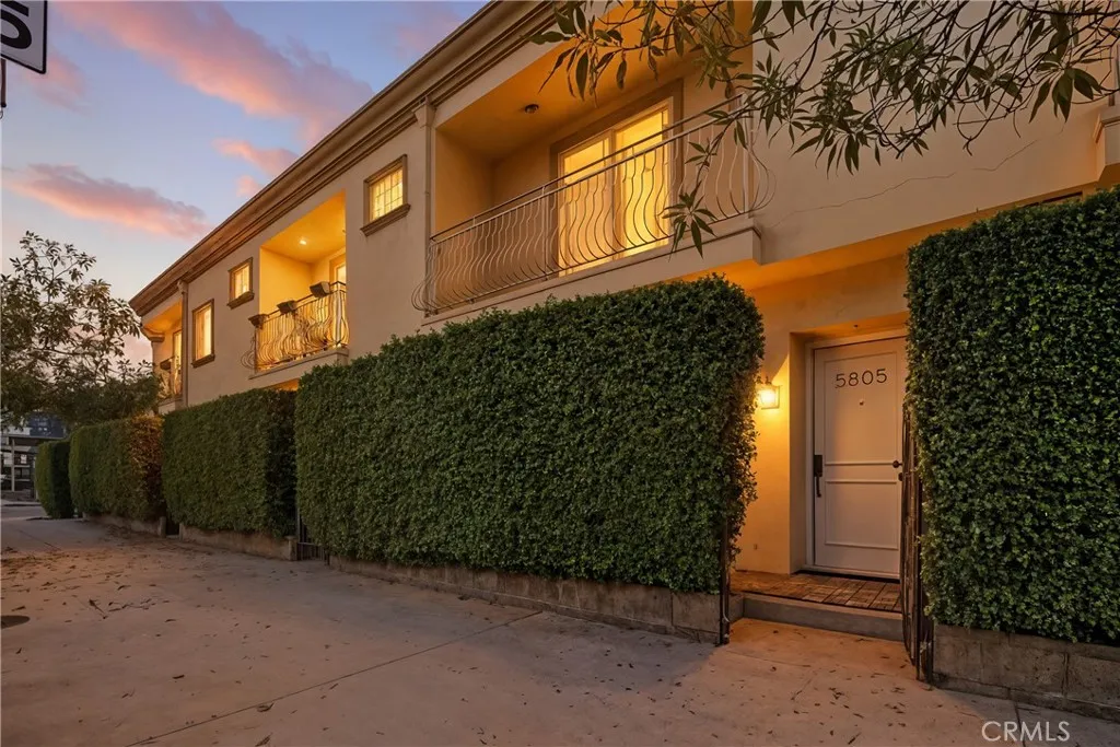 Los Angeles, CA 90042