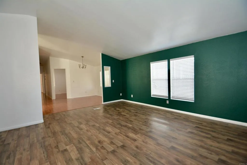 https://cdn.realtyfeed.com/cdn/127/306529974/0994f4ac581cc8ab0e0ee92da16ca441.webp