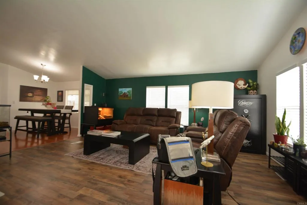 https://cdn.realtyfeed.com/cdn/127/306529974/39cb785c85738de2f9a21292ae2e1ad1.webp