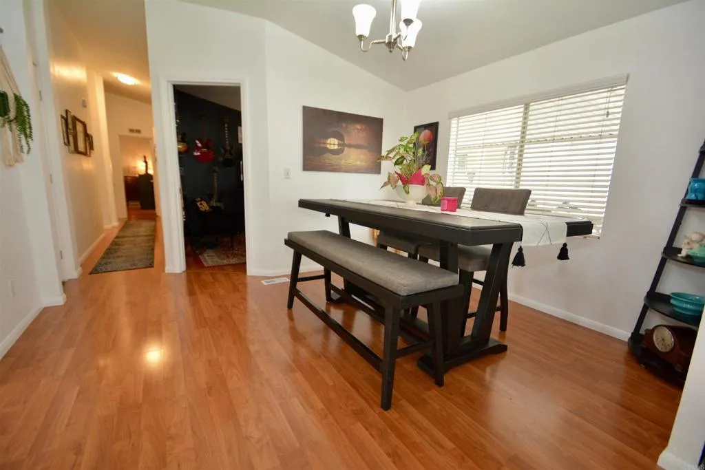 https://cdn.realtyfeed.com/cdn/127/306529974/64d0d823f5ad14a559d032f9c9825ae3.webp