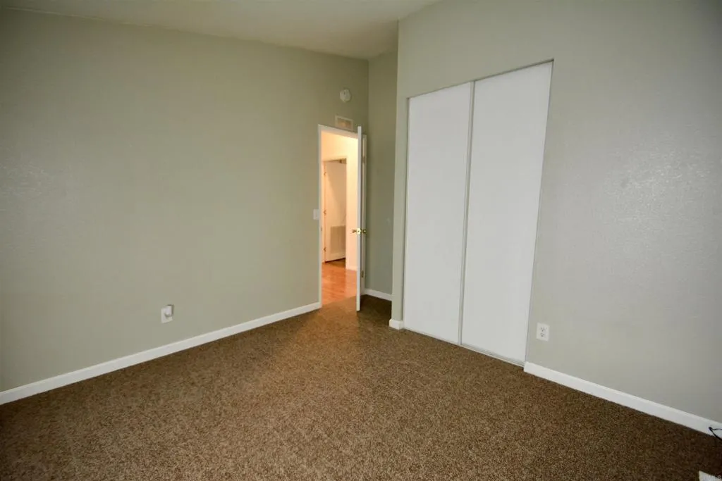 https://cdn.realtyfeed.com/cdn/127/306529974/8a5c7a60e7ed796408213d24290336e4.webp