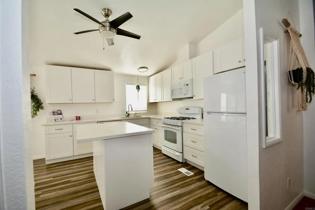 https://cdn.realtyfeed.com/cdn/127/306529974/c05271863a62610769e84b060fe5a287.webp
