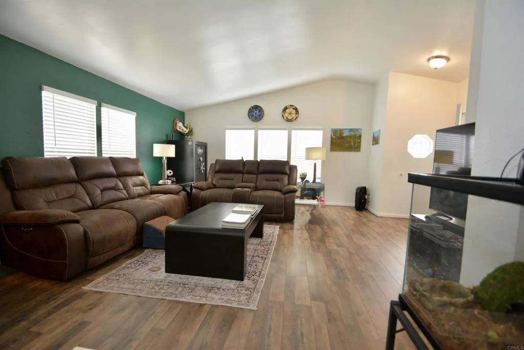 https://cdn.realtyfeed.com/cdn/127/306529974/c483b6f2773a0e96648192d02e1209fd.webp