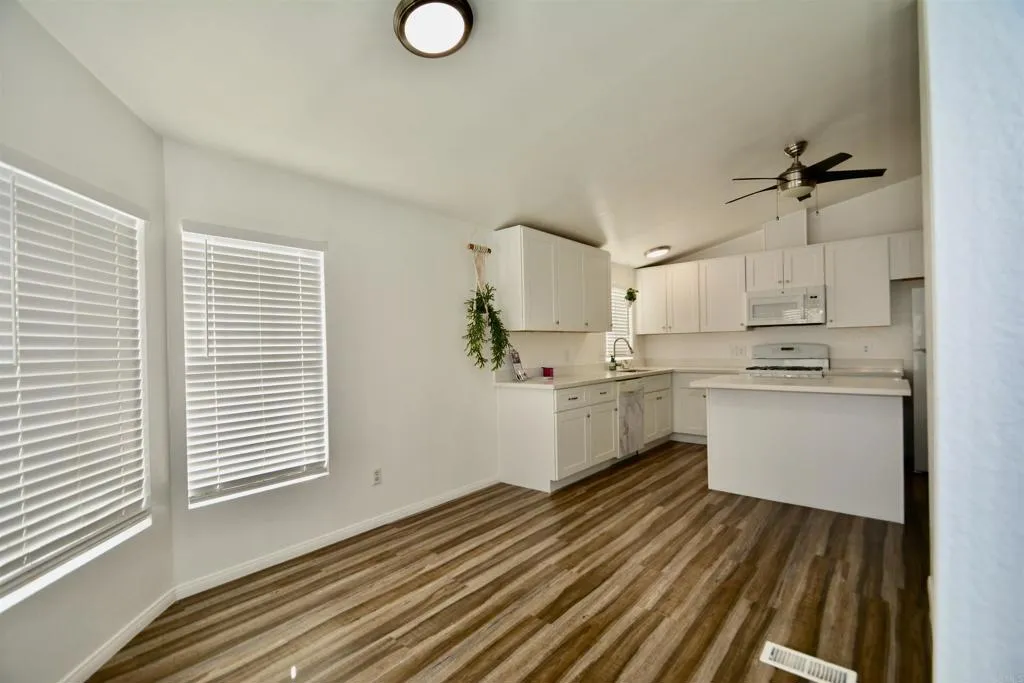 https://cdn.realtyfeed.com/cdn/127/306529974/e7e8c6e53e37fa5afd56d7432fb40658.webp