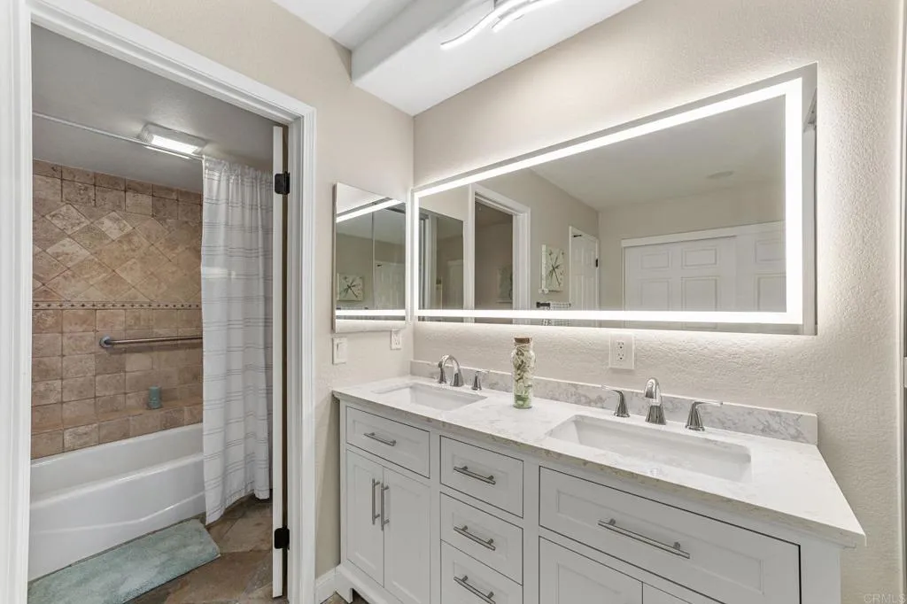 https://cdn.realtyfeed.com/cdn/127/306530006/5c3b3c4051e6409c18c11a7d9f8b9783.webp