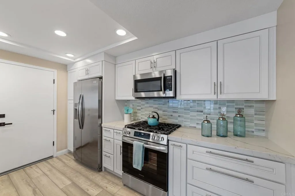 https://cdn.realtyfeed.com/cdn/127/306530006/d221048f2d8a414c9fc3f302eb414d9d.webp