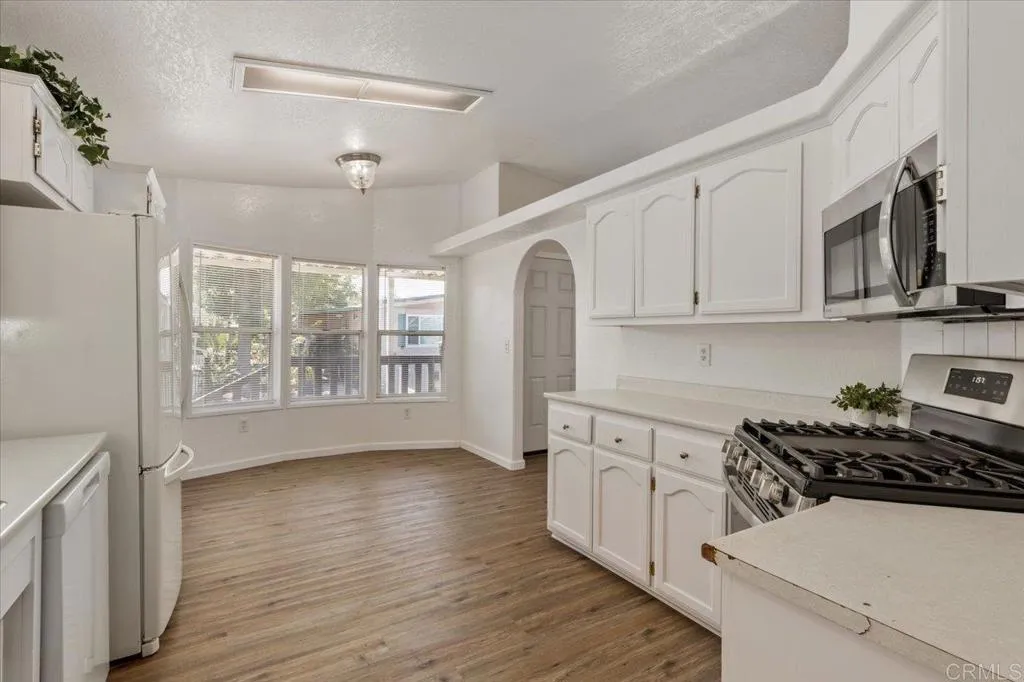 https://cdn.realtyfeed.com/cdn/127/306530060/0698dae4be31b14b55dc0953f77c4af0.webp