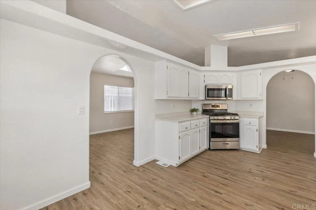 https://cdn.realtyfeed.com/cdn/127/306530060/40640be763808f34815900b8e967def9.webp