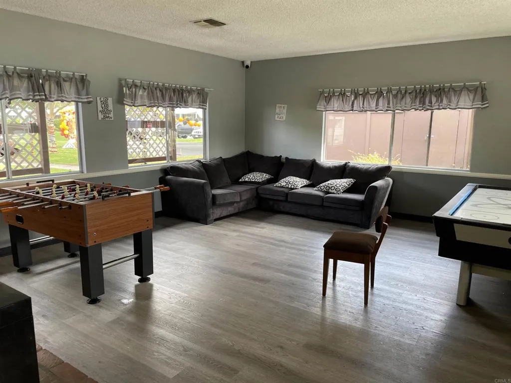 https://cdn.realtyfeed.com/cdn/127/306530060/bfbd462cca40b601df2da540ddf9a755.webp