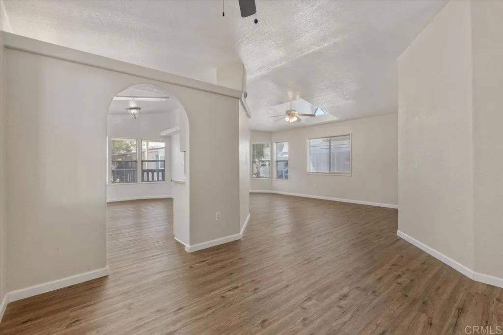 https://cdn.realtyfeed.com/cdn/127/306530060/e8b36db03daca4767f8cd6b270cfe34f.webp