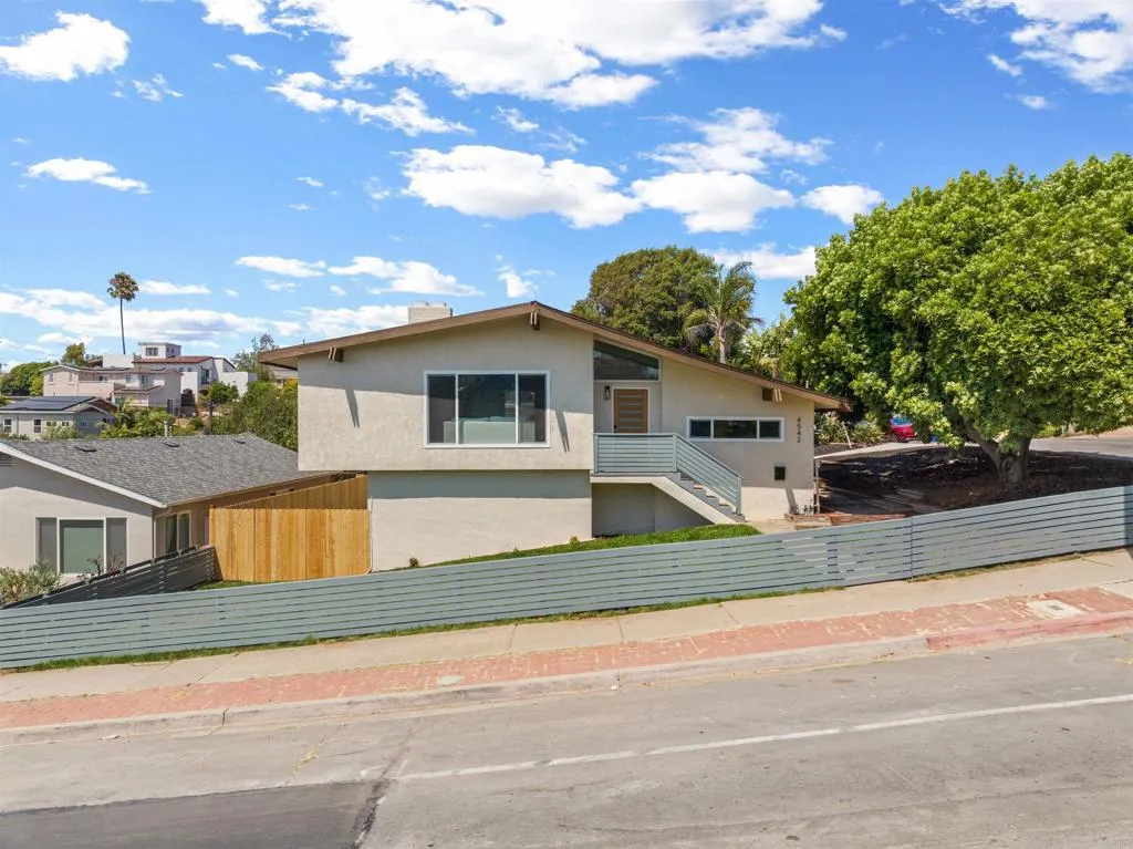 https://cdn.realtyfeed.com/cdn/127/306530155/61de2e1607a7dfe25a5229056b2b876d.webp