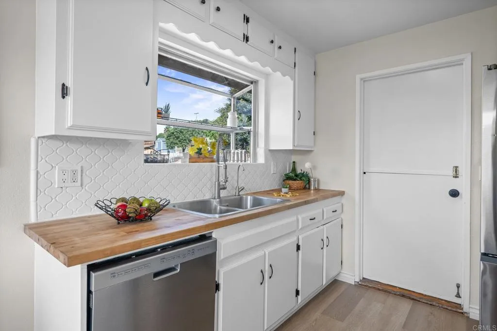 https://cdn.realtyfeed.com/cdn/127/306530219/66cc0e883d8cb9a30434bfebe5e0947e.webp