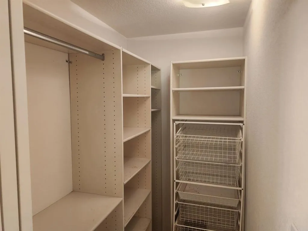 https://cdn.realtyfeed.com/cdn/127/306530265/f30b8b2e81cddf2f375cc85ece2ebab9.webp