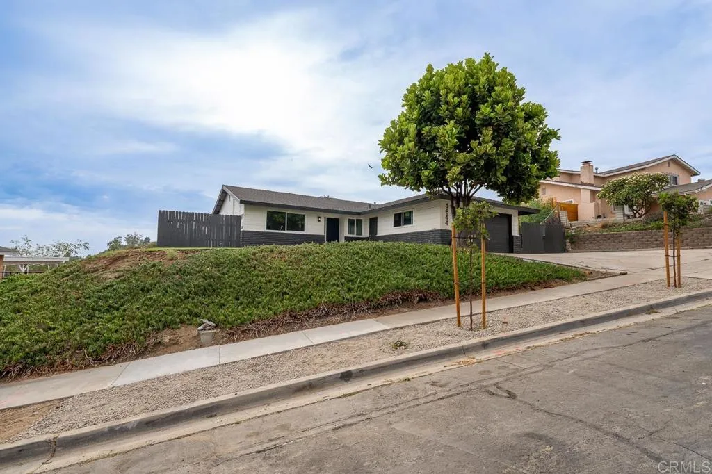 https://cdn.realtyfeed.com/cdn/127/306530267/d1ef929823b700fd6f2ef4dcaf7a760e.webp