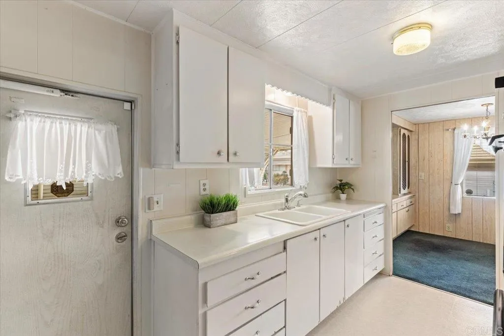 https://cdn.realtyfeed.com/cdn/127/306530277/b1e1feb85a7f4a116ef24933e079a06b.webp