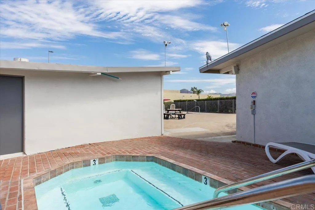 https://cdn.realtyfeed.com/cdn/127/306530277/f6452a579b09e599dac9c255f125aa85.webp
