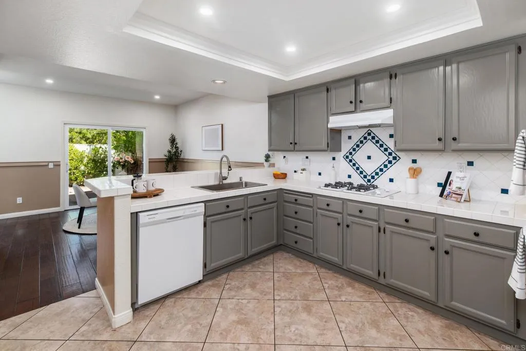 https://cdn.realtyfeed.com/cdn/127/306530381/2ff21a3423b9b2fff237a202ea432637.webp