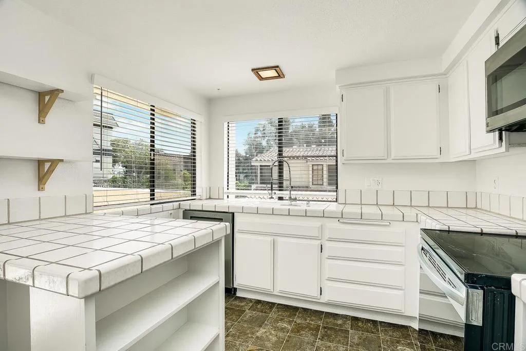 https://cdn.realtyfeed.com/cdn/127/306530386/cc64549bb9fb90868368373b37fe17fe.webp