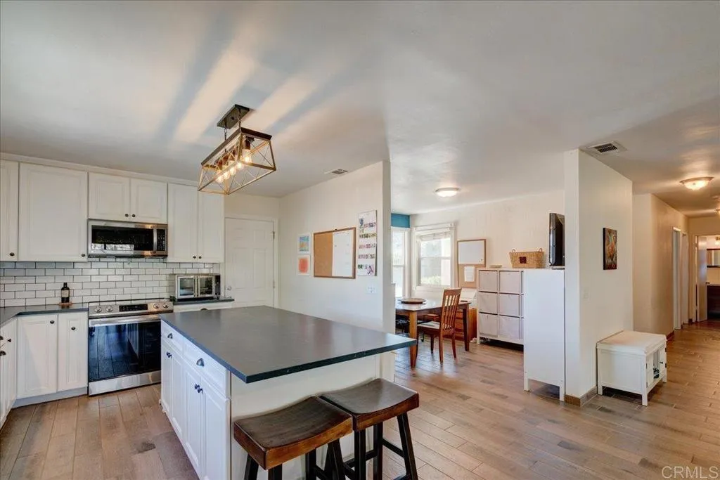 https://cdn.realtyfeed.com/cdn/127/306530392/340974e37a8c9b0409a148325cbbc646.webp