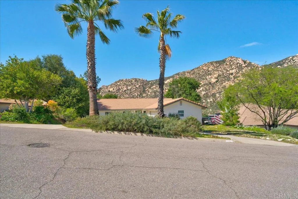 https://cdn.realtyfeed.com/cdn/127/306530392/8c069e33e29ef66e6eade4f07cba68ef.webp
