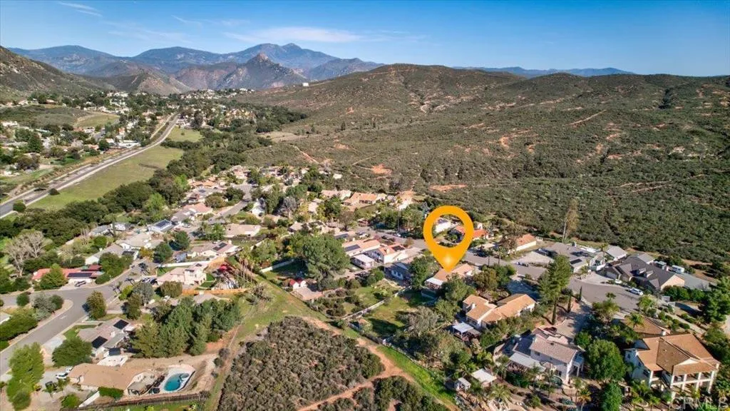 https://cdn.realtyfeed.com/cdn/127/306530392/e9415b7eaaf35964cc14fea28897bd85.webp