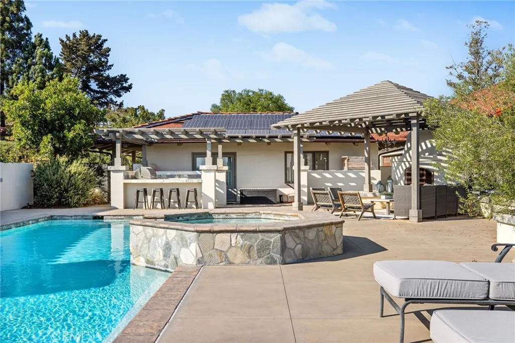 https://cdn.realtyfeed.com/cdn/127/306530462/79fea3bd4863400430323c889a37b881.webp