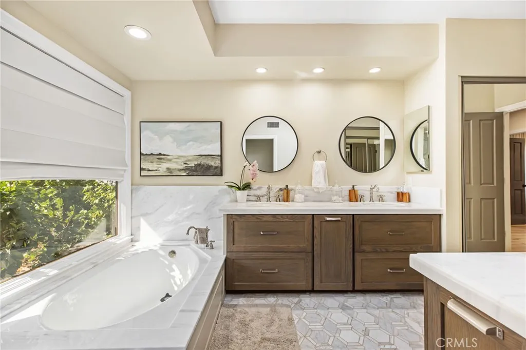 https://cdn.realtyfeed.com/cdn/127/306530462/ce2414638d9b48642d180e2e81e9f9d9.webp