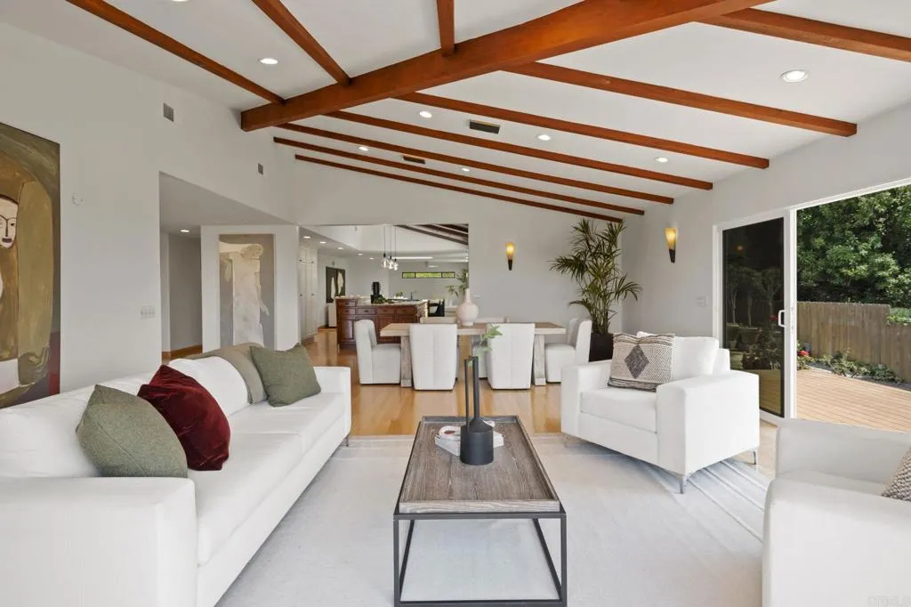 https://cdn.realtyfeed.com/cdn/127/306530478/68d634c514f9c5a72ec050b2bff75acb.webp