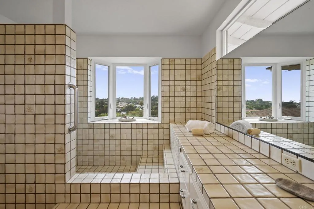https://cdn.realtyfeed.com/cdn/127/306530478/a05e58e6206e8421e0ade26763d03dc6.webp