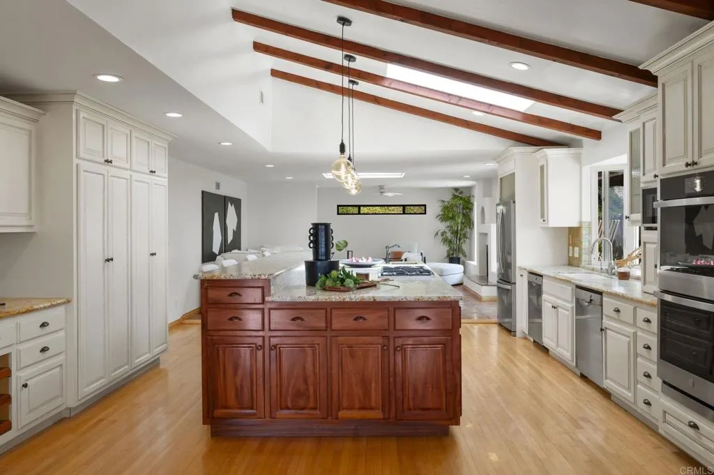 https://cdn.realtyfeed.com/cdn/127/306530478/ae51528e58173a3169664fe6eefee173.webp