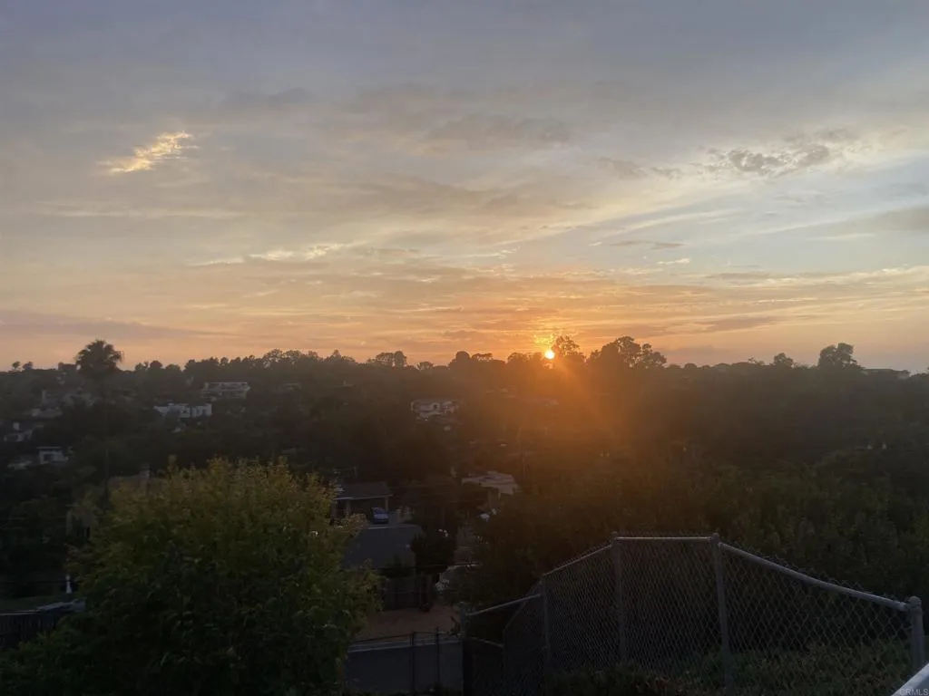 https://cdn.realtyfeed.com/cdn/127/306530478/b1f951d3b4767ef173e4c71d61c0ca09.webp