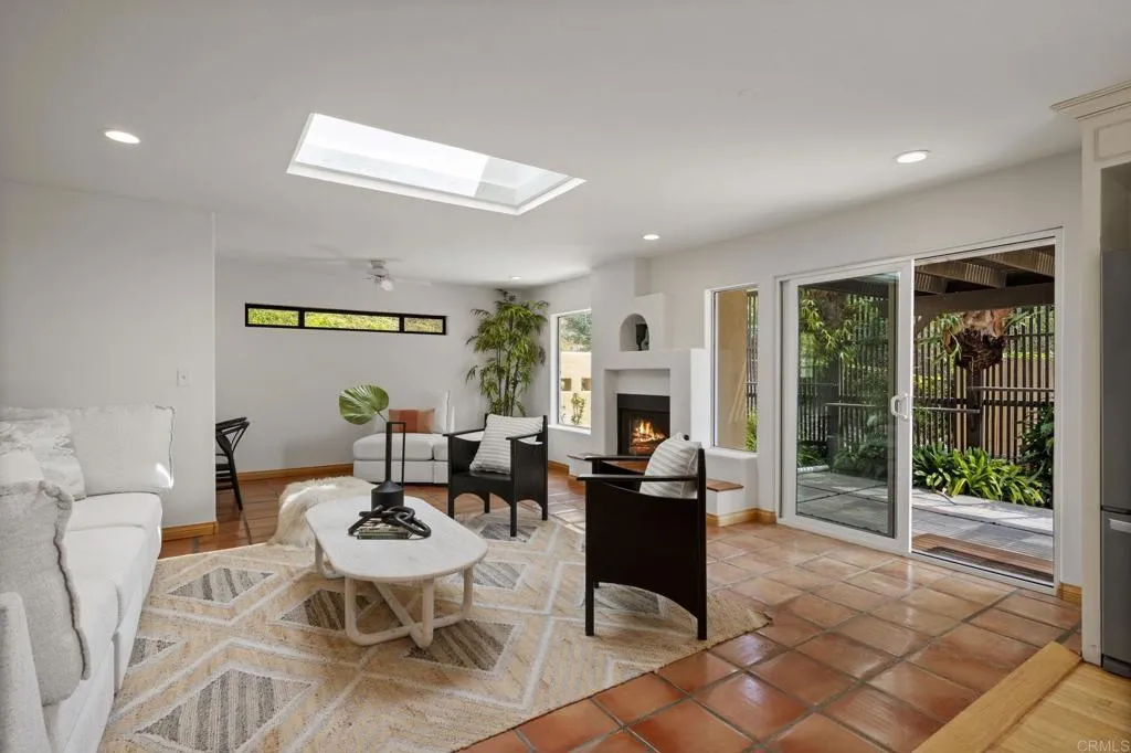 https://cdn.realtyfeed.com/cdn/127/306530478/bc25ce28a5a59147568c1e95aa15b213.webp