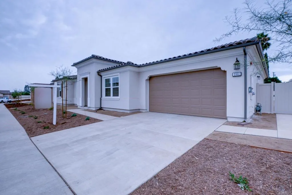 https://cdn.realtyfeed.com/cdn/127/306530482/83bfdedccc364499ab21516756eefbd5.webp
