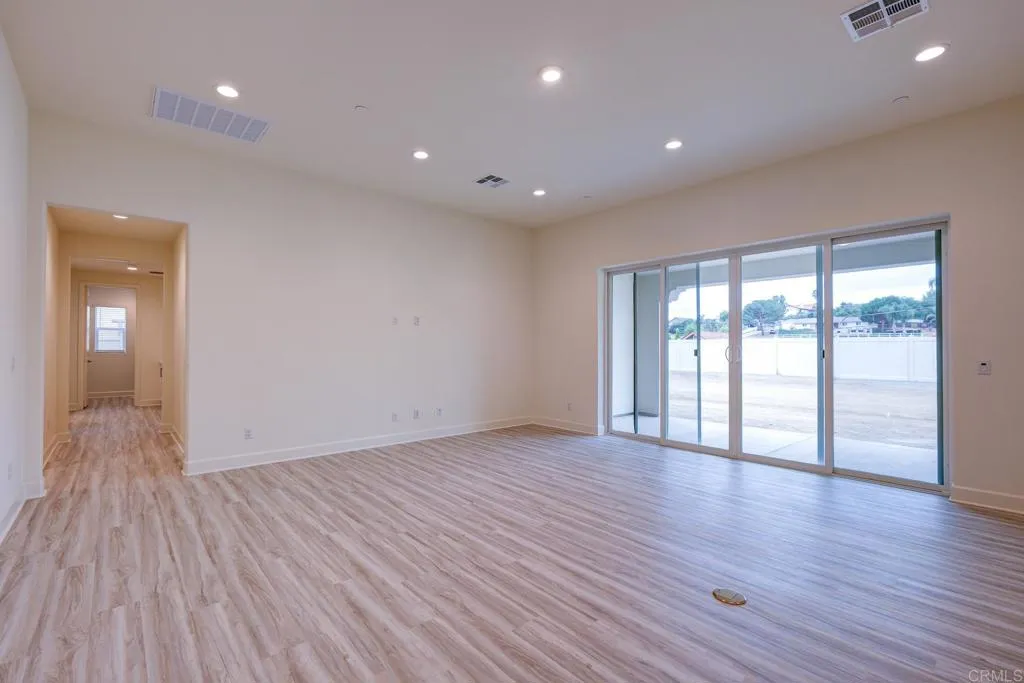 https://cdn.realtyfeed.com/cdn/127/306530482/b24d3cf4f73c0524d23141f989525174.webp