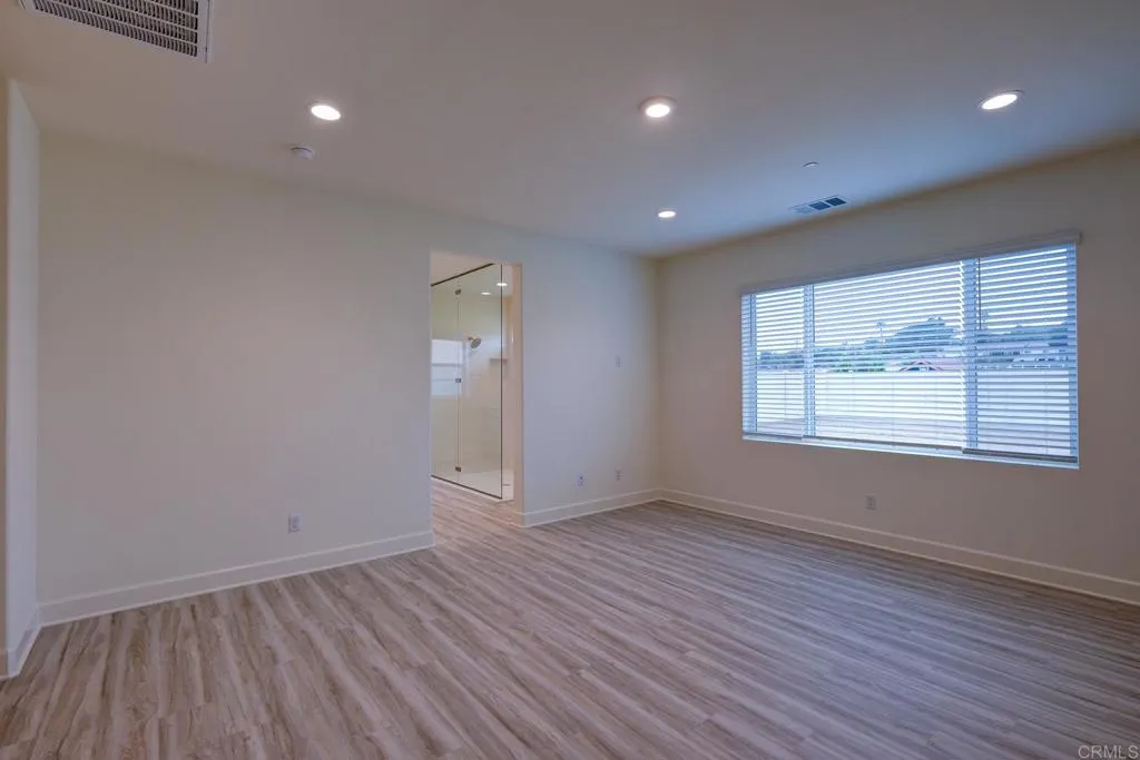 https://cdn.realtyfeed.com/cdn/127/306530482/ca1d54c2a9e40b4ca61eff80497b998d.webp
