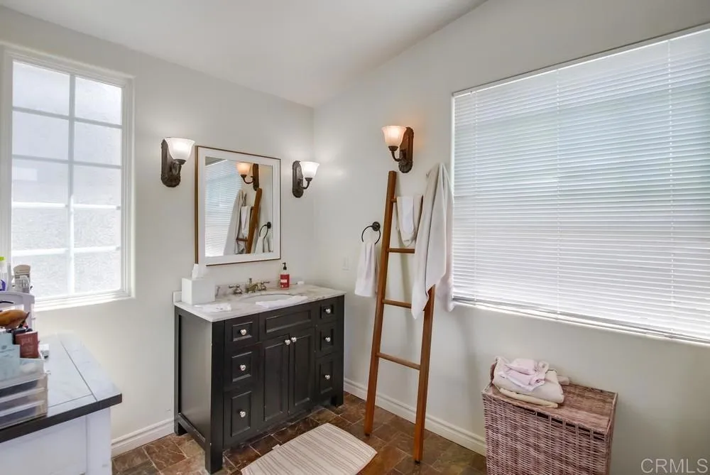 https://cdn.realtyfeed.com/cdn/127/306530488/273c844c7744e4fbe252db6381aa8ced.webp