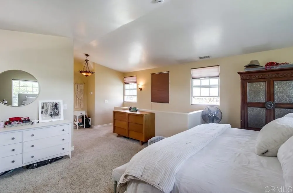https://cdn.realtyfeed.com/cdn/127/306530488/33def6b8b63ae6483506b2a9a50efc3e.webp