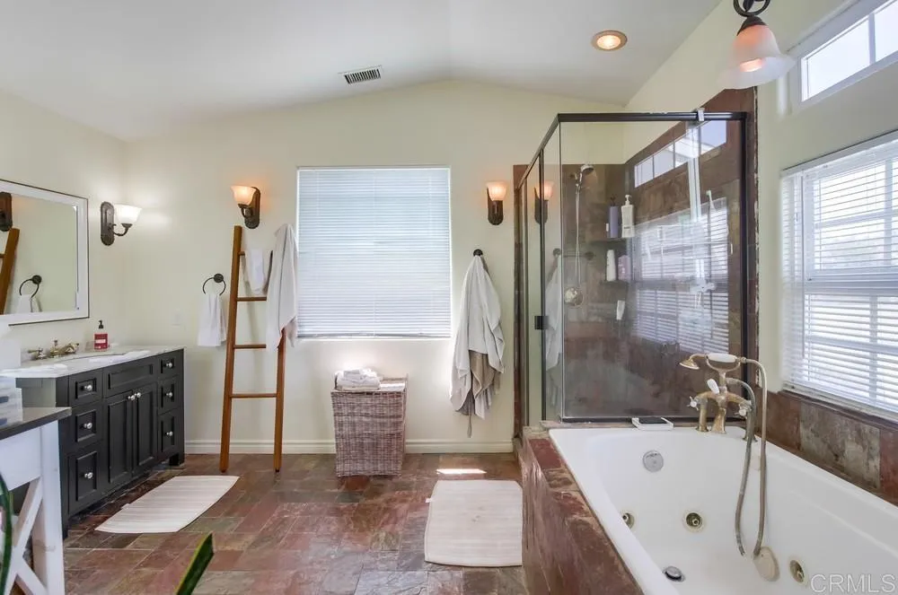 https://cdn.realtyfeed.com/cdn/127/306530488/4d943f701ab8dba035e64f8255bcb047.webp