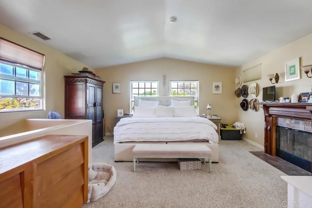 https://cdn.realtyfeed.com/cdn/127/306530488/7464317956679a4c92b84be8b7da84c9.webp