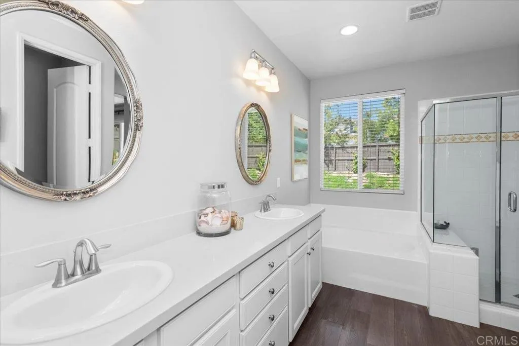 https://cdn.realtyfeed.com/cdn/127/306530551/d129ebe9a72b41c01758c5d4a054b687.webp