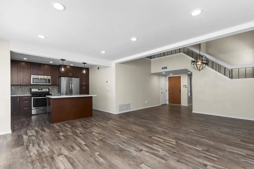 https://cdn.realtyfeed.com/cdn/127/306530583/0af232512c1d8f93fc47f26954e629f5.webp