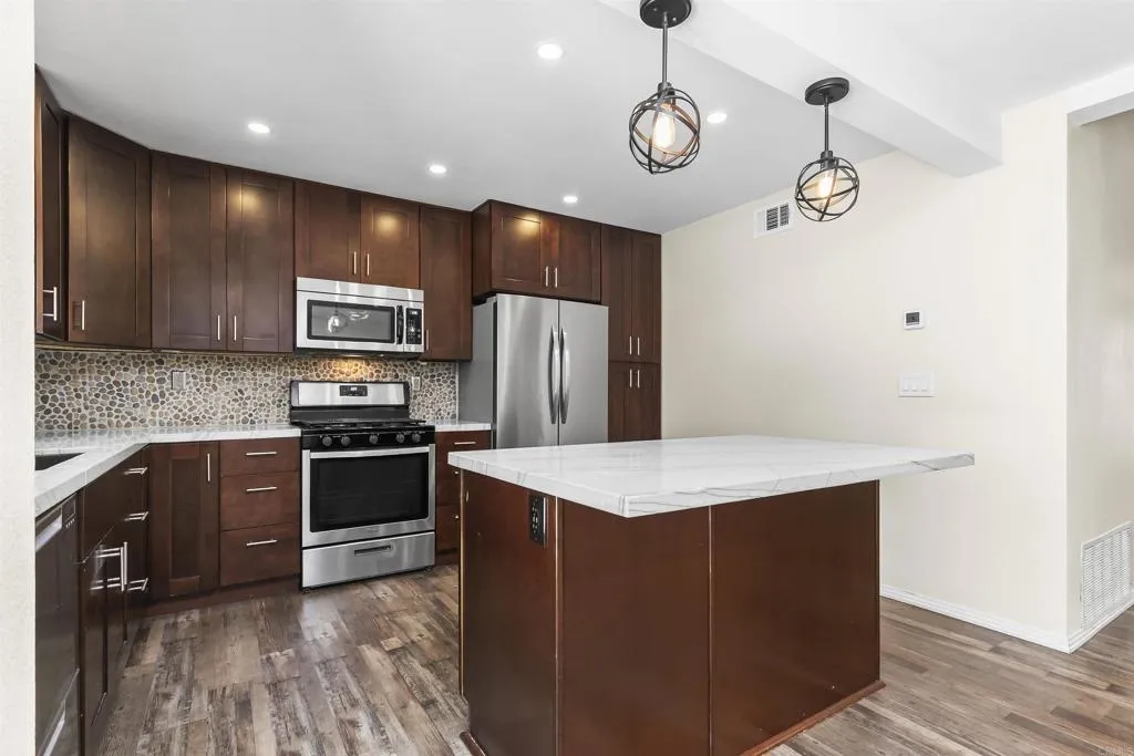 https://cdn.realtyfeed.com/cdn/127/306530583/498a6d7b523bf16ba948d70bc8eee3c8.webp