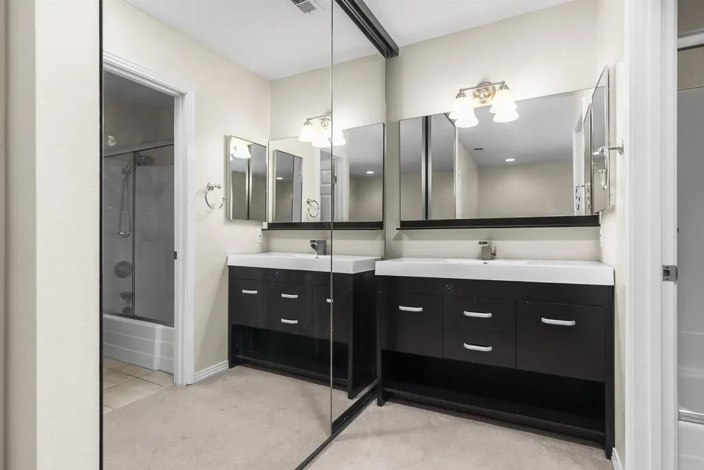 https://cdn.realtyfeed.com/cdn/127/306530583/684a31c59eb242473998c39ff4581b48.webp
